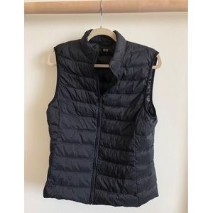Black UNIQLO Women’s Ultra Light Compact Vest